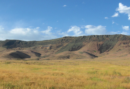 Fluxos de Lava estudados em Nevada (Sheep Creek Range) fornecem novas evidências de uma inversao geomagnética super-rápida que ocorreu há 15 milhões de anos.